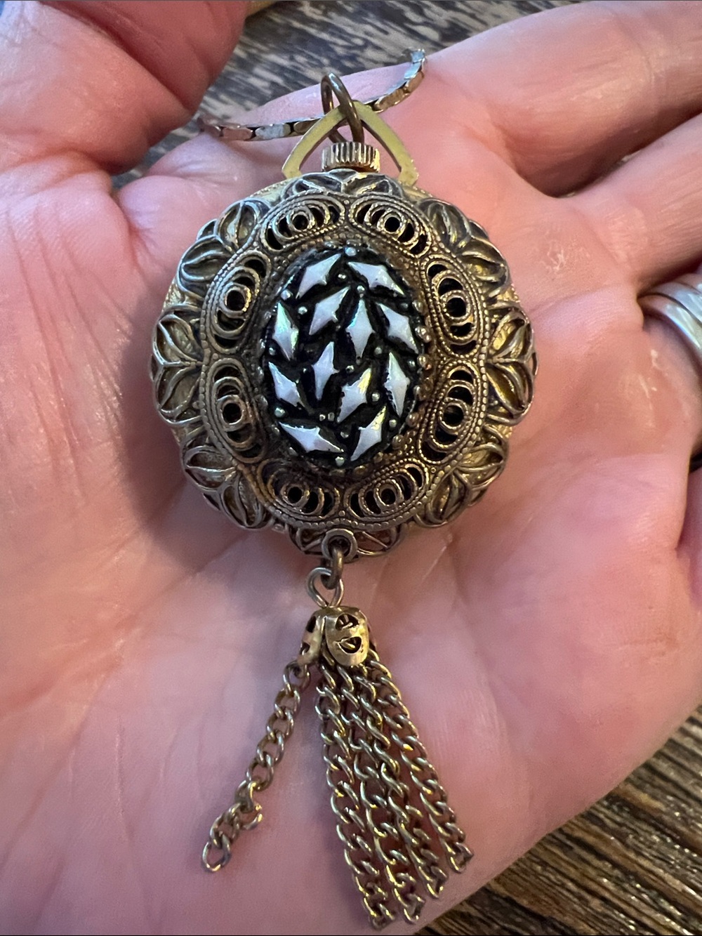 Gorgeous Works Vintage American Heritage Pendant Watch Necklace